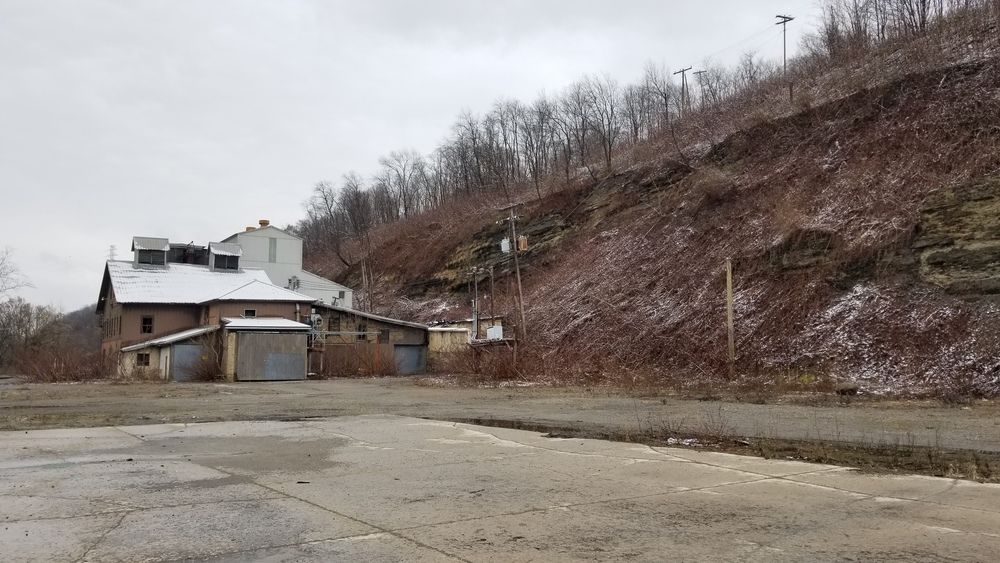 Crescent Brick: 687 Crescent Brick Dr, New Cumberland, WV 26047
